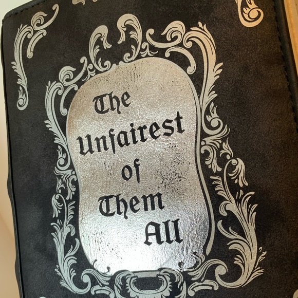 Rare Disney Snow White Evil Queen Book Purse - Picture 9 of 9